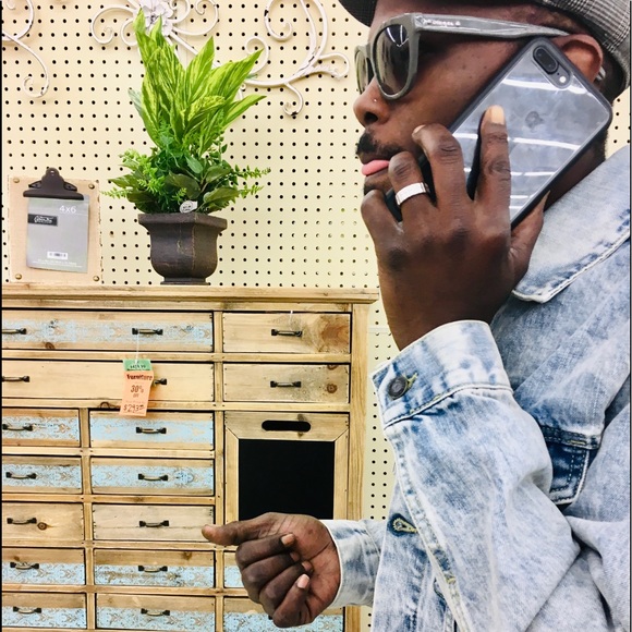 Meet your Poshers Edvin + Douglas - Picture 5 of 9